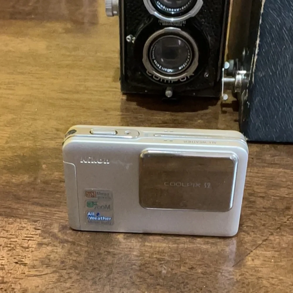 Nikon  Coolpic S2 Digital CameraGreat . Condition. .  5.1   Digital  Japan